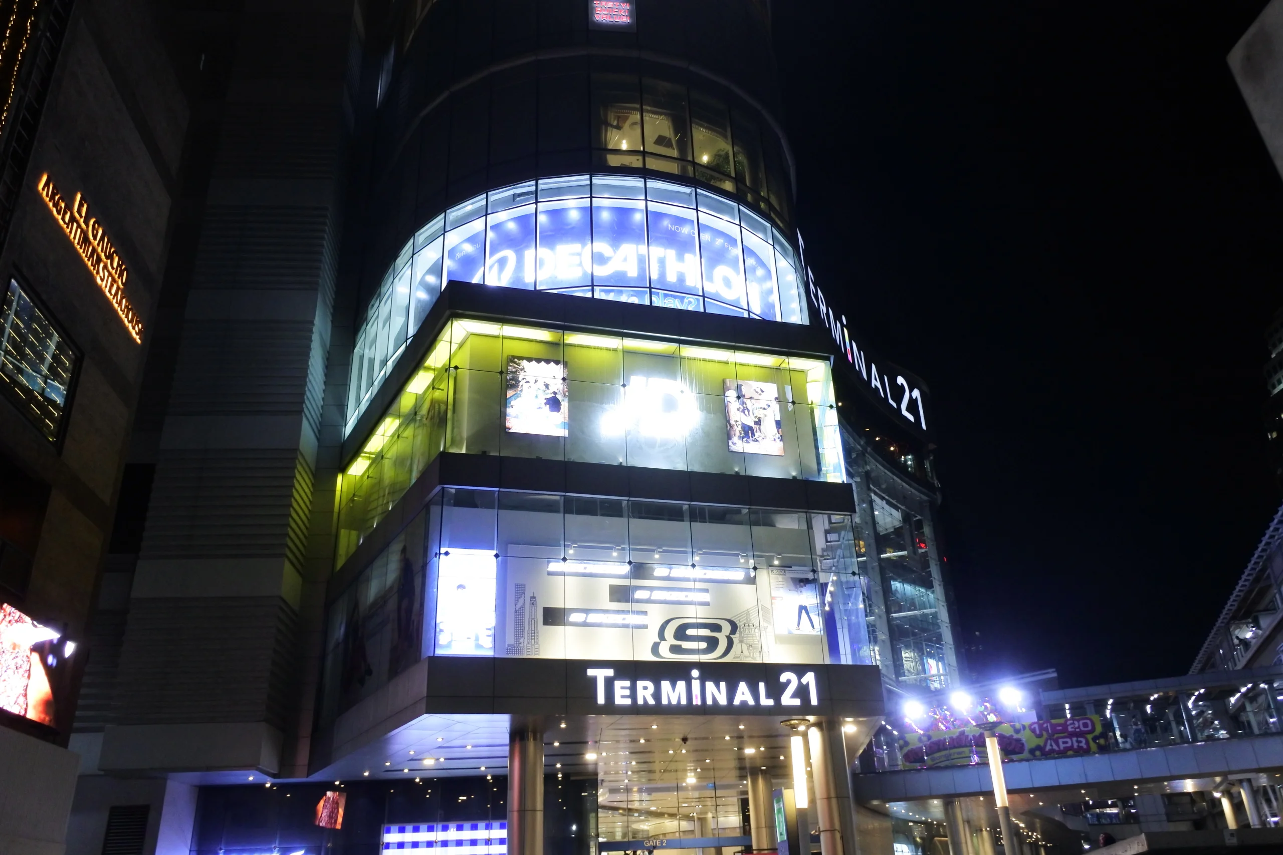 ターミナル21